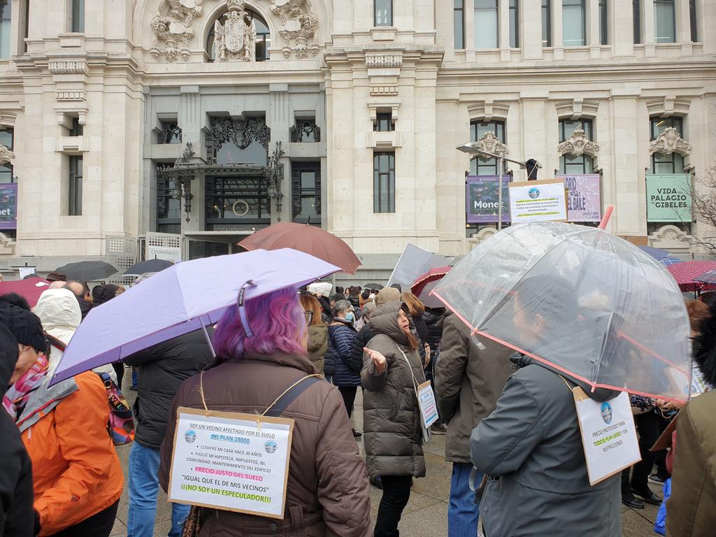 Perito_Grillo's tweet photo. @plan18000 @bcarabante @AlmeidaPP_ @giraldeo @GrupoPPMadrid @IdiazAyuso @InmaSanzO @MarotoReyes @MasMadridCiudad @Ortega_Smith @PSOEMadridAyto @Rita_Maestre Queremos una solución justa y definitiva para las miles de familias del #plan18000
Queremos comprar, no especular!
Trabajen para los ciudadanos, no al revés! https://t.co/fC8cHtOKuq