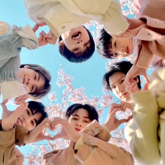 henderyavenue's tweet image. It has been five years of a rollercoaster journey with you, WayV! We are grateful for your hard work and for showing your passion to the world. Here's to more years with you 🥂💖
5 BLOOMING YEARS WITH WAYV
#WayV_5thAnniversary
#威神V出道五周年快乐
#HappyWayVDay