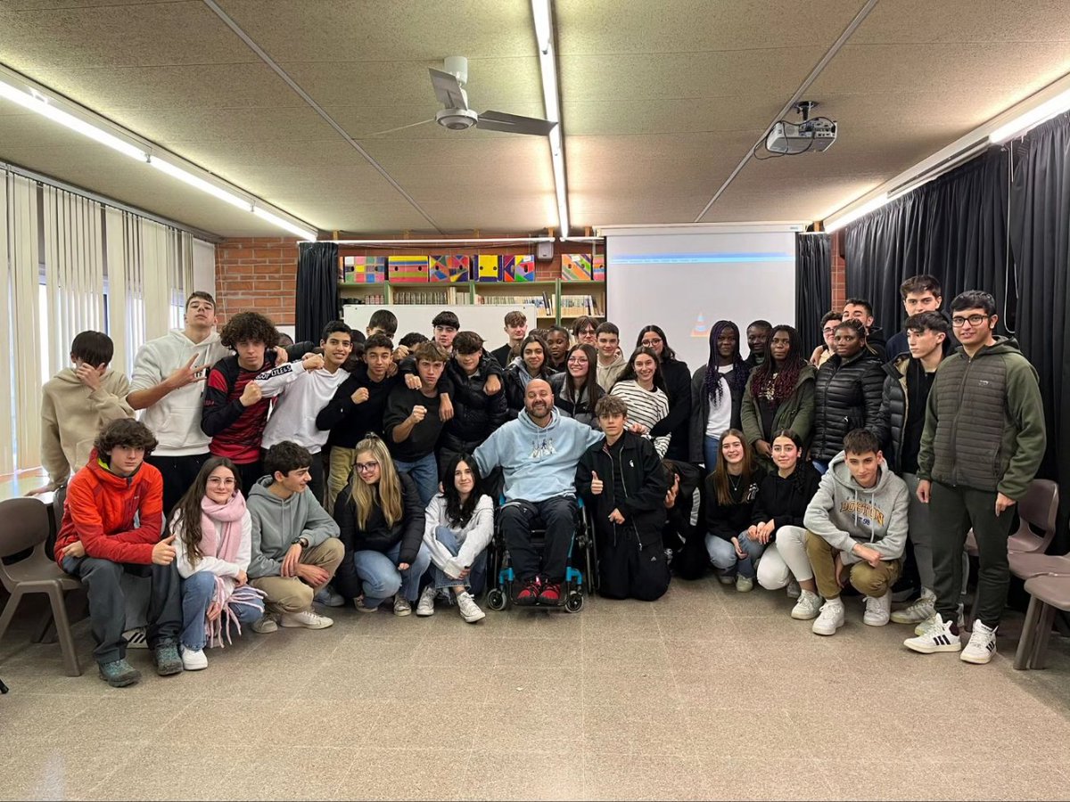 INS Miquel Martí i Pol tweet media