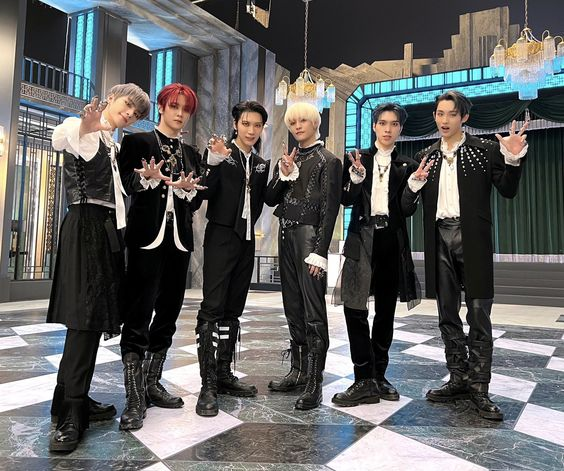 henderyavenue's tweet image. It has been five years of a rollercoaster journey with you, WayV! We are grateful for your hard work and for showing your passion to the world. Here's to more years with you 🥂💖
5 BLOOMING YEARS WITH WAYV
#WayV_5thAnniversary
#威神V出道五周年快乐
#HappyWayVDay