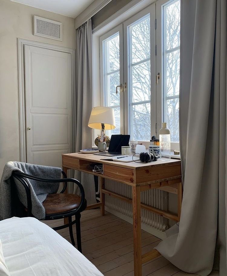 CoutureGivenchy's tweet photo. Studying 📚 https://t.co/X0lN4JvtVB