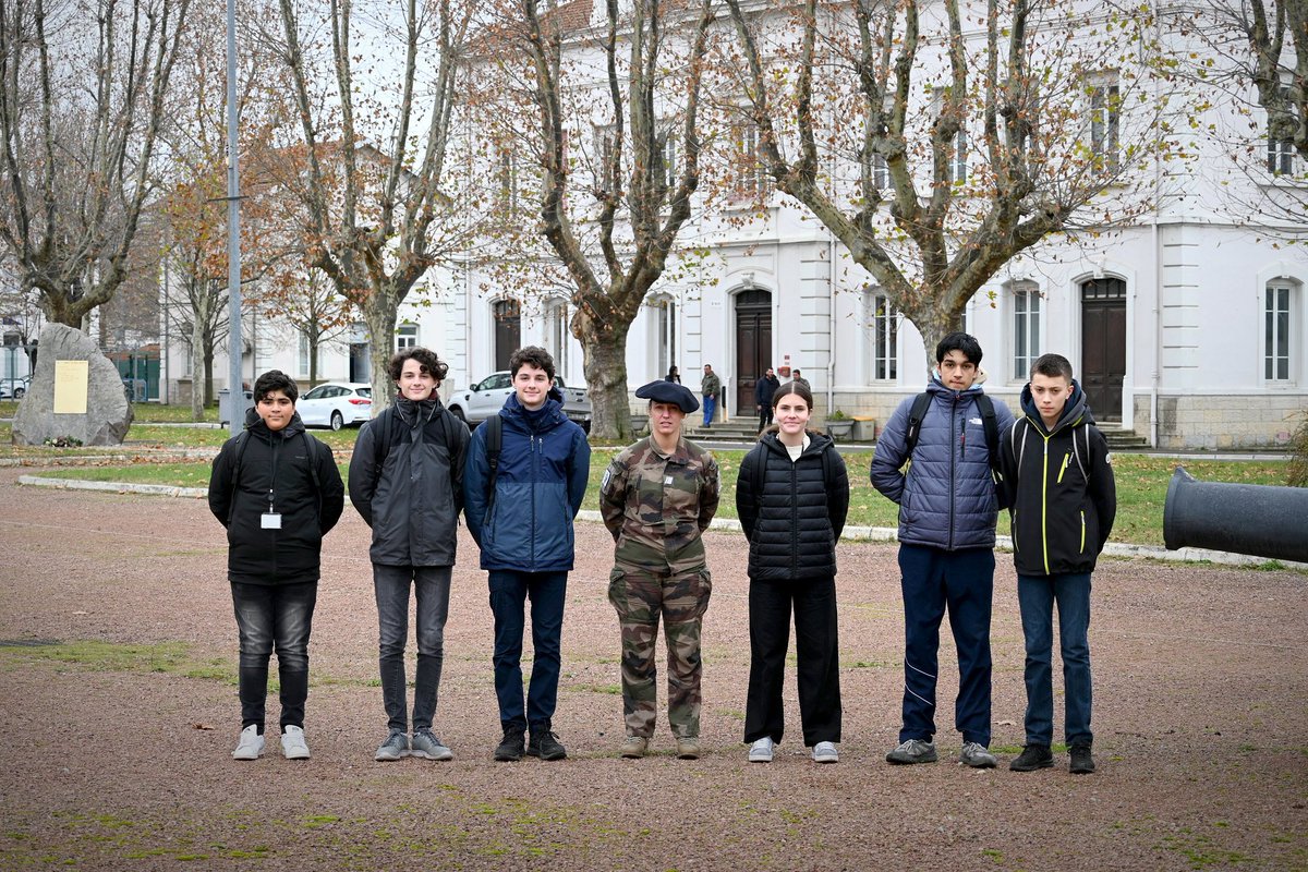 7RMATofficiel's tweet image. Fin du stage découverte organisé au profit de jeunes collégiens de 3ème. Une semaine dense qui leur aura permis de découvrir le régiment en détail, et qui permet au régiment d’entretenir le #lienarmeenation.

#COMMF #lienarmeejeunesse
@armeedeterre 
@Defense_Sud_Est 
@27bim