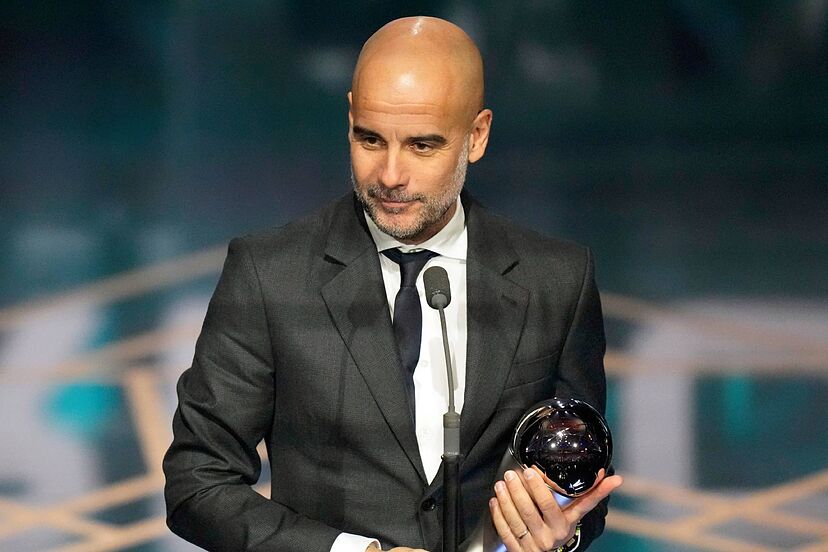 CuentaMister's tweet photo. Guardiola ganó ayer su primer premio 'The Best' a mejor entrenador del año, y por tanto España ganó premio para uno de sus profesionales del fútbol. La "prensa patriota" lo ha puesto al lado del Sexo es vida...

Cuánto odio y rencor, cuánto complejo https://t.co/4rXGwJ5tVx