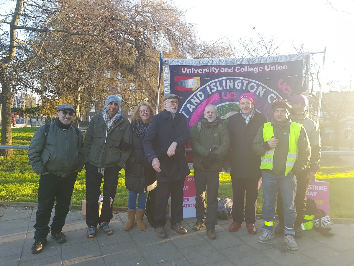 Solid strike. Jeremy Corbyn was on the picket line early morning. @UCU @62Seanv @UcuWkc @LondonUCU @LondonUCU Support us. Strike over pay award, cost of living and workload gofund.me/669cf5c8