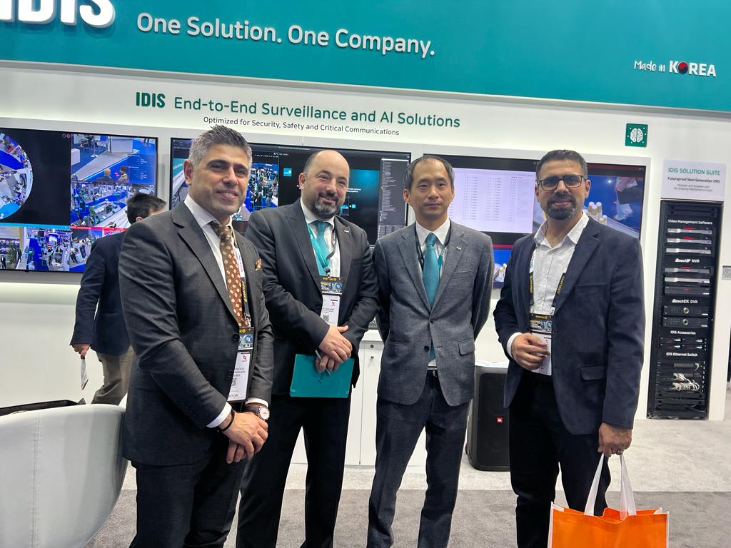 IDISglobal's tweet image. Buzzing on the IDIS stand starting with a string of partner meetings here on day one at #IntersecExpo