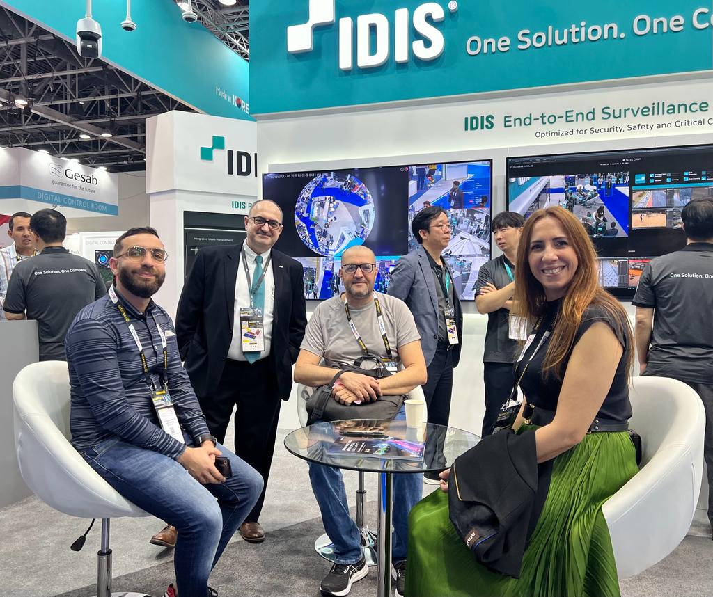 IDISglobal's tweet image. Buzzing on the IDIS stand starting with a string of partner meetings here on day one at #IntersecExpo