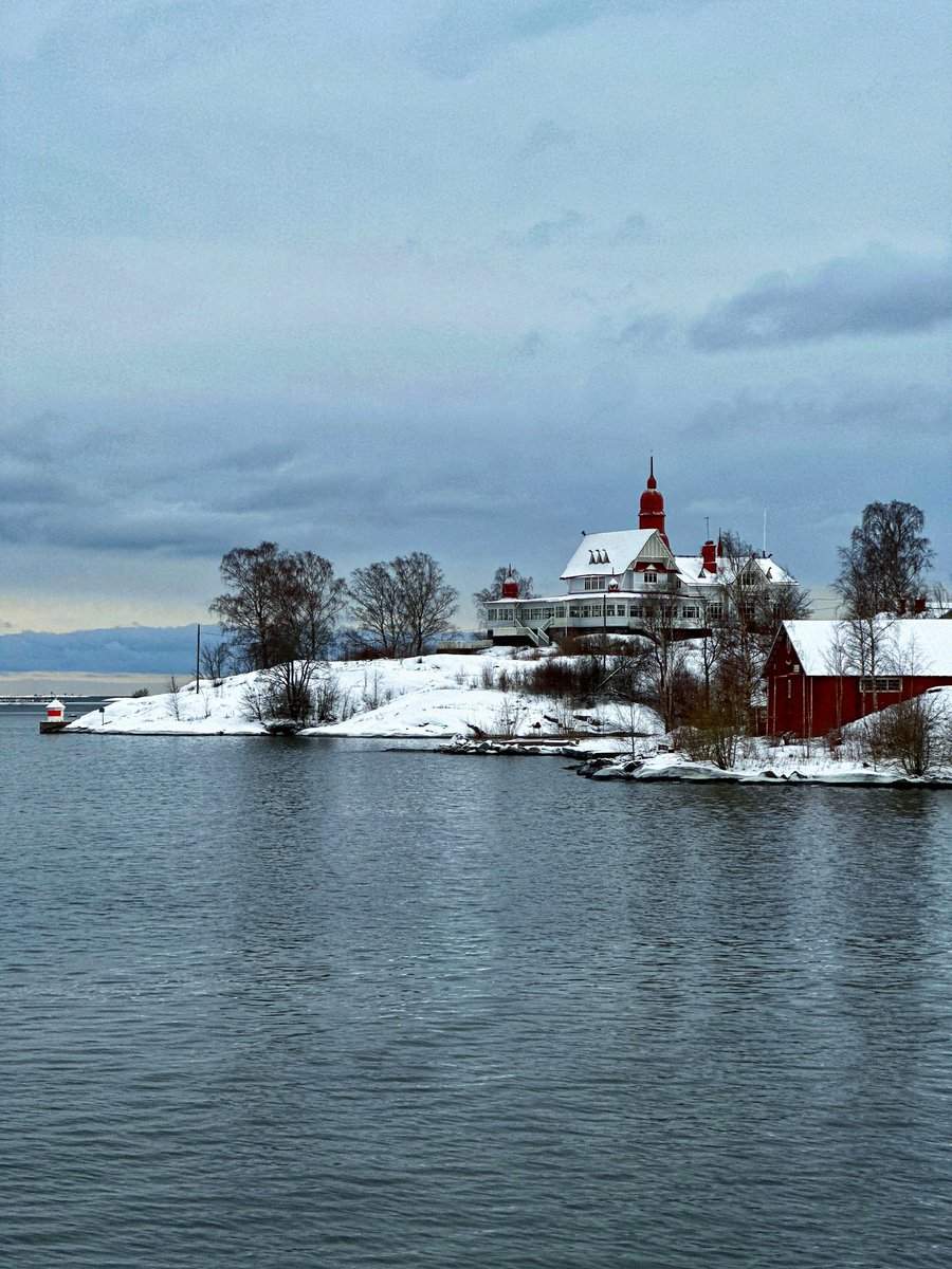 So happy to be back in Cambridge! Travelling over the holidays opened my eyes to some beautiful countries I had never been to before.

Term is underway so time to get started on some reading...

#cambtweet