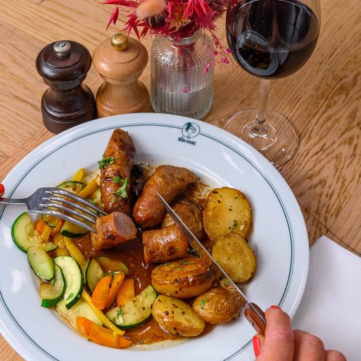 Venez vous régaler au Bon Vivre avec notre saucisse de Toulouse grillée, pommes de terre grenaille confites et légumes de saison 
#saucissedetoulouse #toulouse #toulousemaville #restaurant #restaurantfrancais #lienpaysan #terroirssudouest