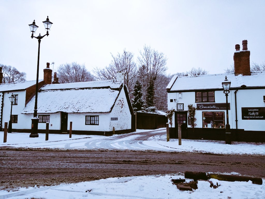 rsfinechocolate's tweet photo. Cold morning, but must say - Botanic Road looks great with a bit of snow! 🌨️❄️ Open 10-4 today 💙💙 #churchtown #inthesnow https://t.co/UsaiZK8U6D