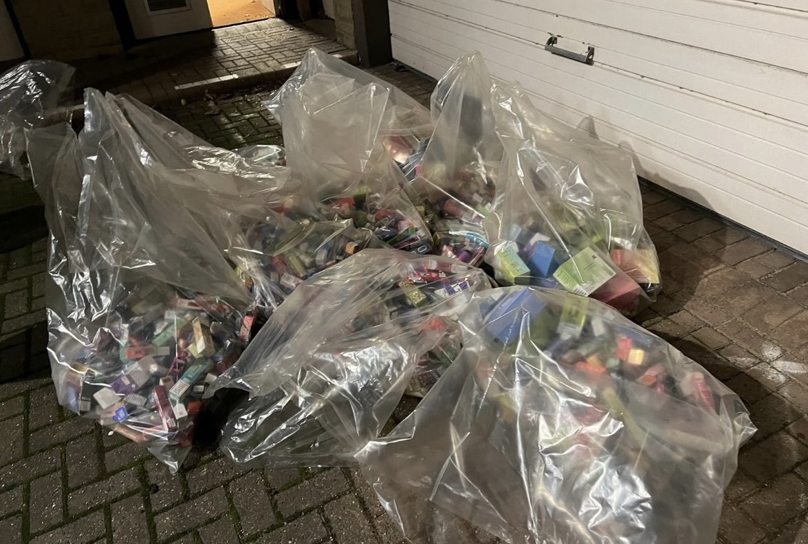 Our Cadets helped officers locate &amp; seize over 75k of Illegal Vapes in an under cover Test Purchasing operation in South Kirkby this weekend! 

Are your underage customers real or are they Police Cadets! You’ll not know until it’s too late!

Absolutely fantastic work &amp; result! 🙌