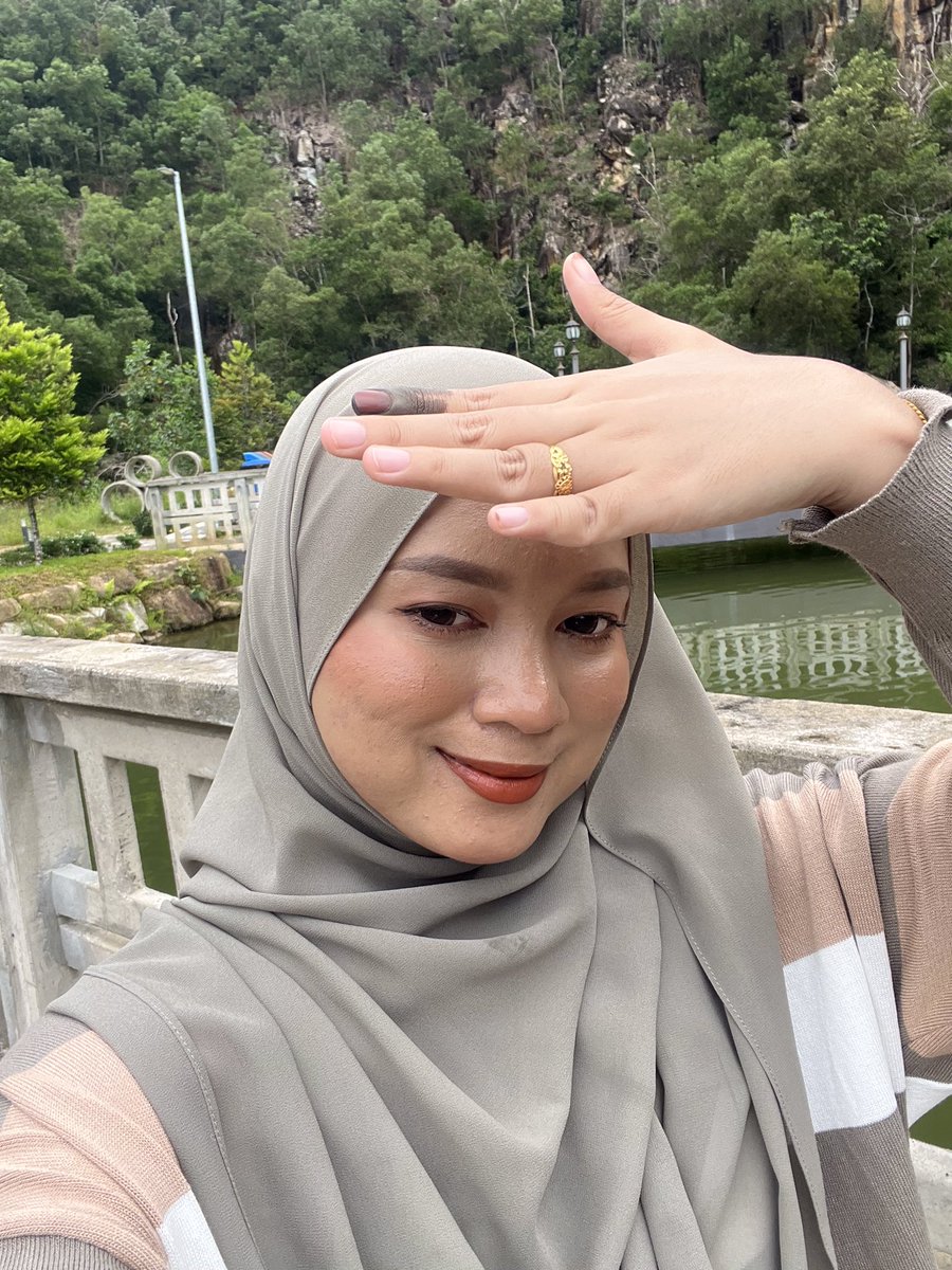 I suka gila bila ramai dah yang hype cushion skintific sekarang. Awal2 dulu skintific baru nk hype krik2 je dekat sini. And ramai yang mcm sangsi dengan brand ni. 

This one code 03 petal i pakai even cerah sikit tapi just nice tak kelabukan my face 😘 dahlah tak oxidize punnn