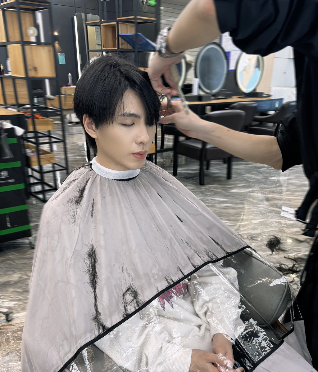 487hts's tweet photo. 剪了头发，还不错
髪を切った 悪くないね https://t.co/Er39Xvd5qg