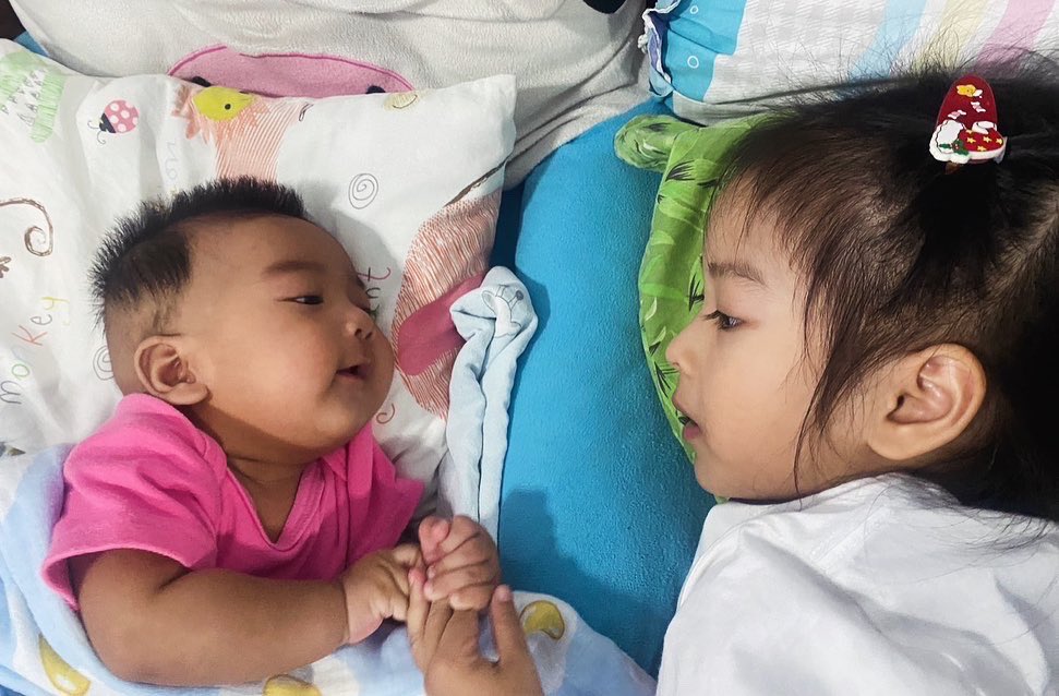 puismilesmile's tweet photo. #รักกัน❤️

คุยอะไรคะ … ขอคุยด้วยค่ะ

#พี่พริกหวาน(4 ปี 29 วัน)#น้องเลม่อน(3 เดือน 5 วัน)
#คิสสสสสสสสสสสสสสจิ https://t.co/2SnddxlH74
