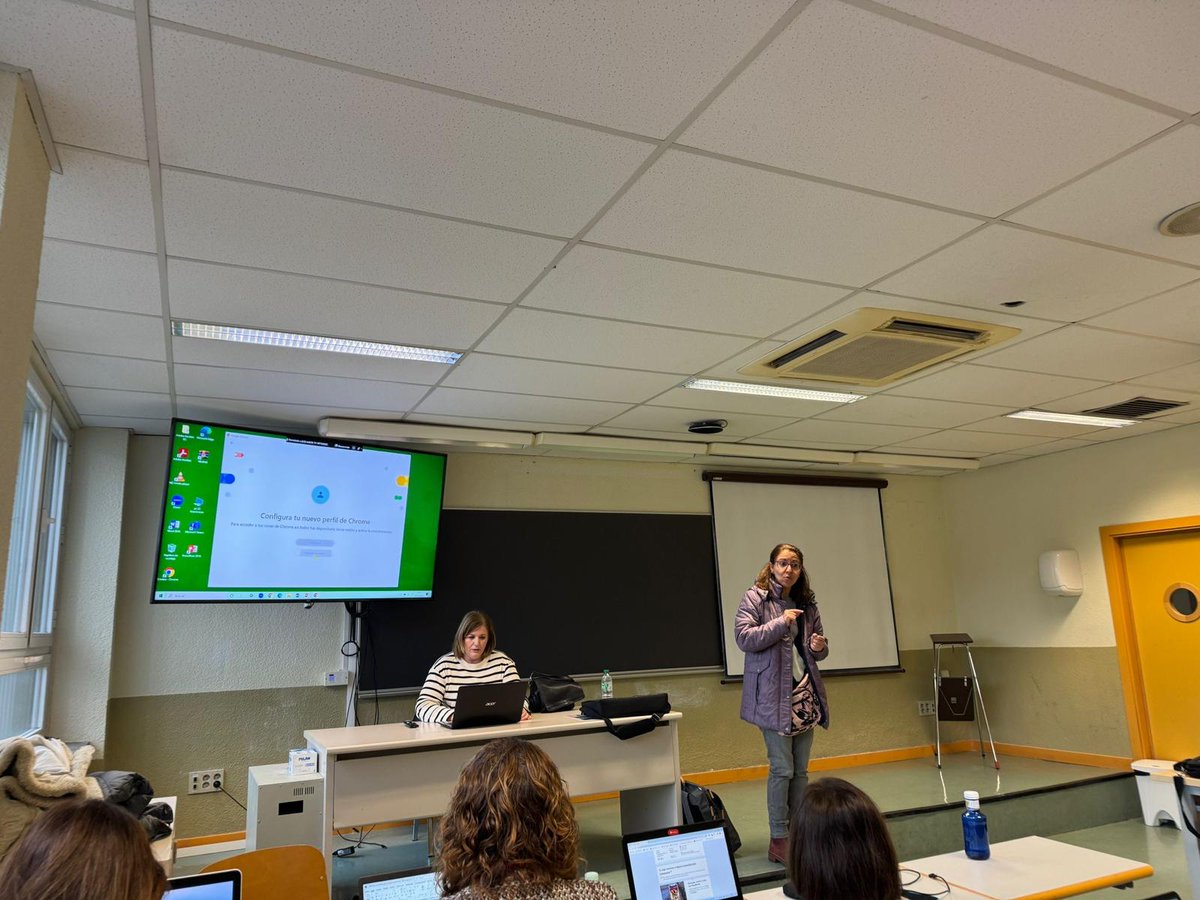 JA_Mondejar's tweet photo. Seguimos con los Seminarios #AEMARKForma24

Hoy, nuestra compañera @imsolano, profesora de @UMU, continúa abordando "Estrategias y herramientas de inteligencia artificial para la docencia y la investigación" en @UAM_Economicas 

#InteligenciaArtificial 

#Docencia

#Investigación https://t.co/ZdTPzVwYaK