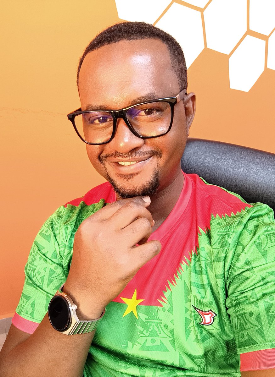 LBaryum's tweet photo. Aujourd'hui, ma Patrie de cœur et de sang, mon #BurkinaFaso 🇧🇫 entre en lice pour la #CAN2023. Le football a la force d'unir les peuples et j'ai foi que nos #Etalons feront leur part pour la #PaixauFaso. Nous y croyons fermement et prions pour la victoire. Bonne chance ! ♥️💛💚 https://t.co/wGl4AAYwrF