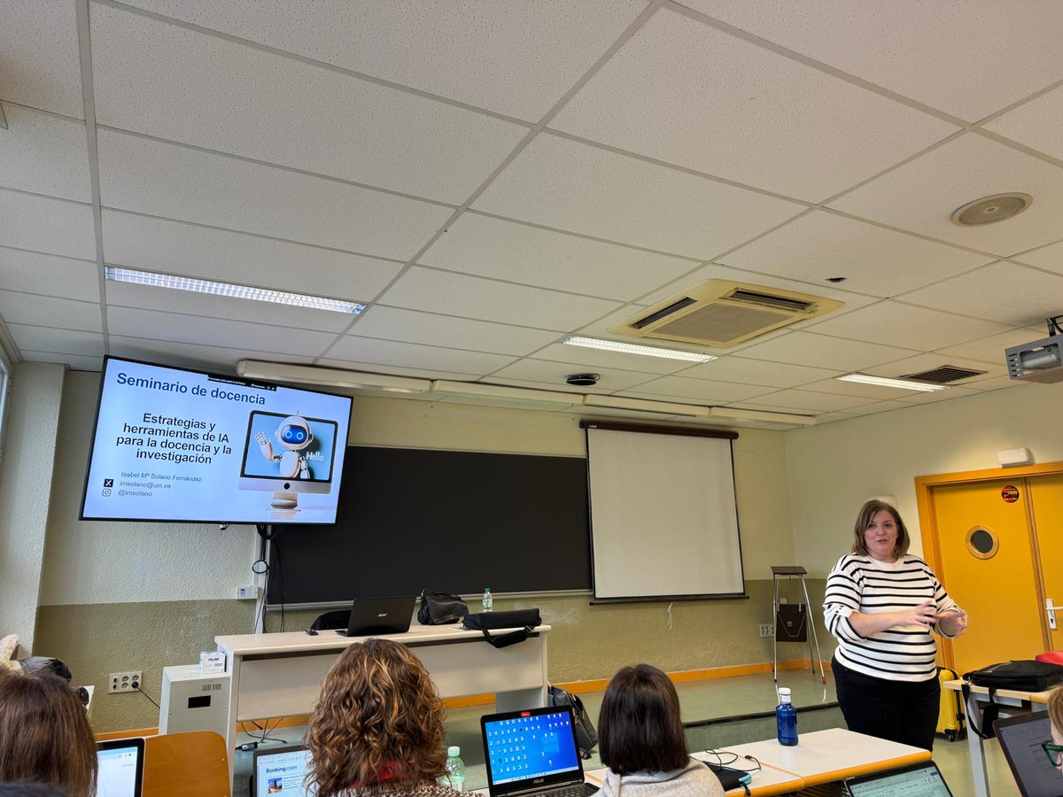 JA_Mondejar's tweet photo. Seguimos con los Seminarios #AEMARKForma24

Hoy, nuestra compañera @imsolano, profesora de @UMU, continúa abordando "Estrategias y herramientas de inteligencia artificial para la docencia y la investigación" en @UAM_Economicas 

#InteligenciaArtificial 

#Docencia

#Investigación https://t.co/ZdTPzVwYaK