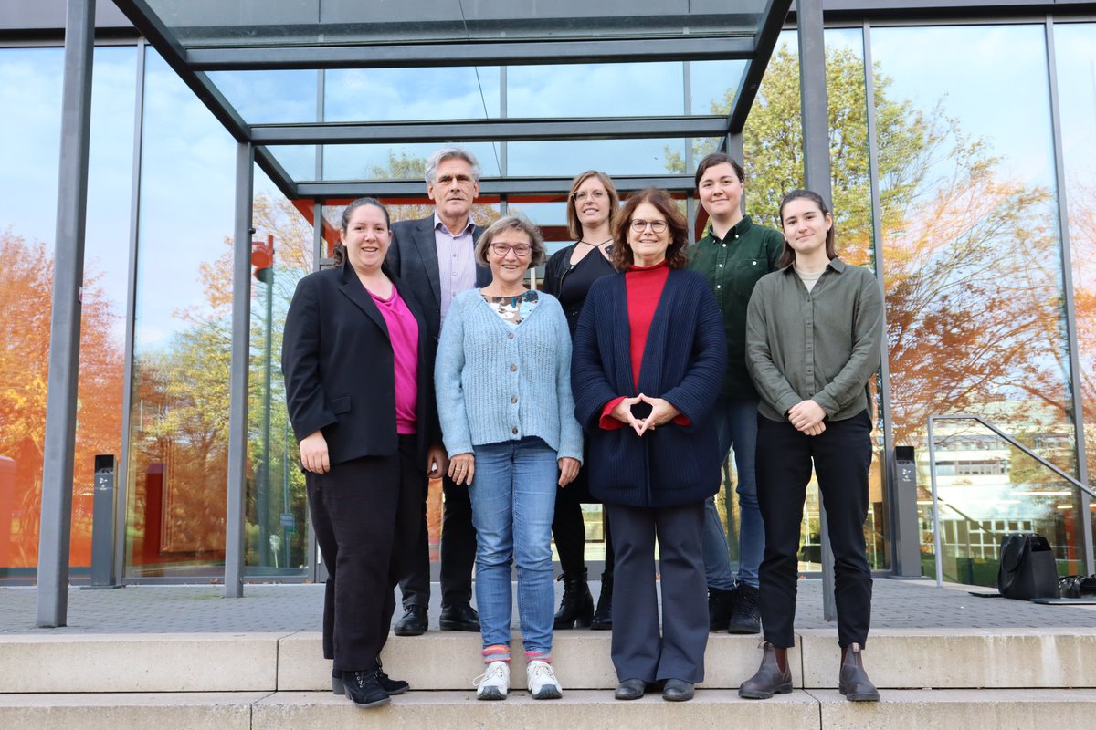 unipb's tweet photo. #OpenAccess-Kultur an Hochschulen in Deutschland verbessern: Das neue @BMBF_Bund geförderte Forschungsprojekt „OASE“ nutzt die Universität Paderborn als #Fallstudie und soll die Nutzungsbereitschaft für das #OA-Publizieren von Forschenden erhöhen. ➡ https://t.co/Lna7m7ftc9 https://t.co/VzBEhGyWgq