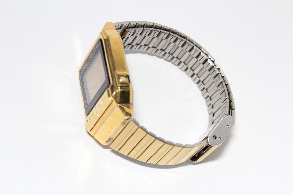 GshockTkhs's tweet photo. Do not hesitate to offer any price. CASIO vintage DATA BANK DB-310 gold telememo https://t.co/VRqV5WB84f #classiccasio #oldwatch #databank https://t.co/NSH2FAvbxQ