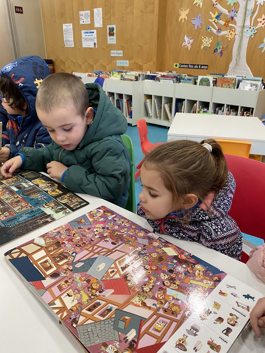 FEDACSantFeliu's tweet photo. 📚 Aventura literària a la biblioteca del poble! La classe de les tortugues d’infantil 4 van embarcar-se en una missió emocionant per descobrir el món dels castells medievals🏰👧👦 #AprenentatgeActiu #PetitsLectors #DescobrintCastells #avuixdemà #passióxeducar #escolesfedac https://t.co/Z2ed0jspnd