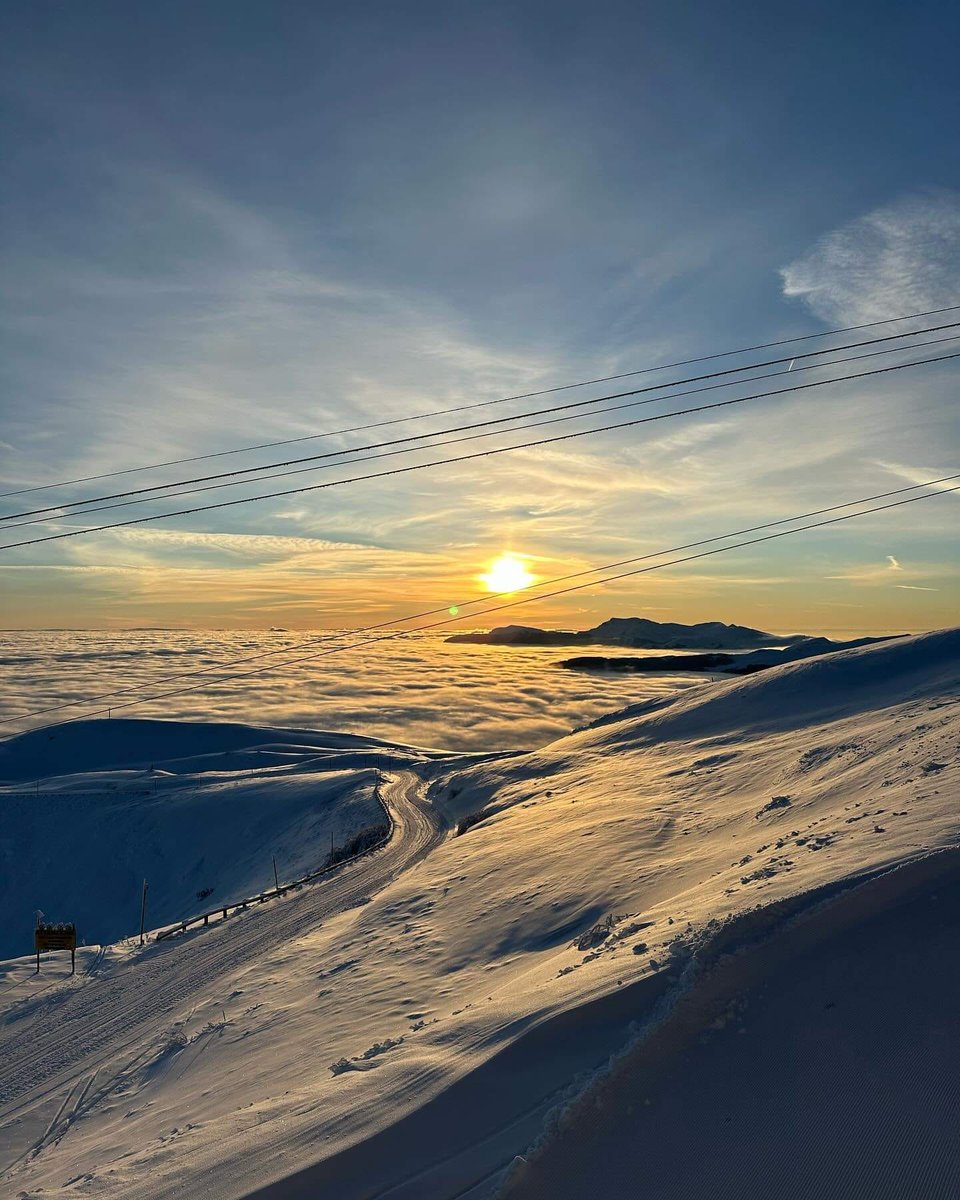 ModenaDintorni's tweet photo. L'alba da Pian Cavallaro, alle pendici del #MonteCimone 😍
Ph Francesco Gherardi https://t.co/uSm4xF4x0M