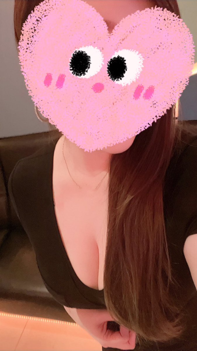 在尾牙活動中，帶長輩出來吃飯！😎
我沒有深"V"，我只有直"I"~😋