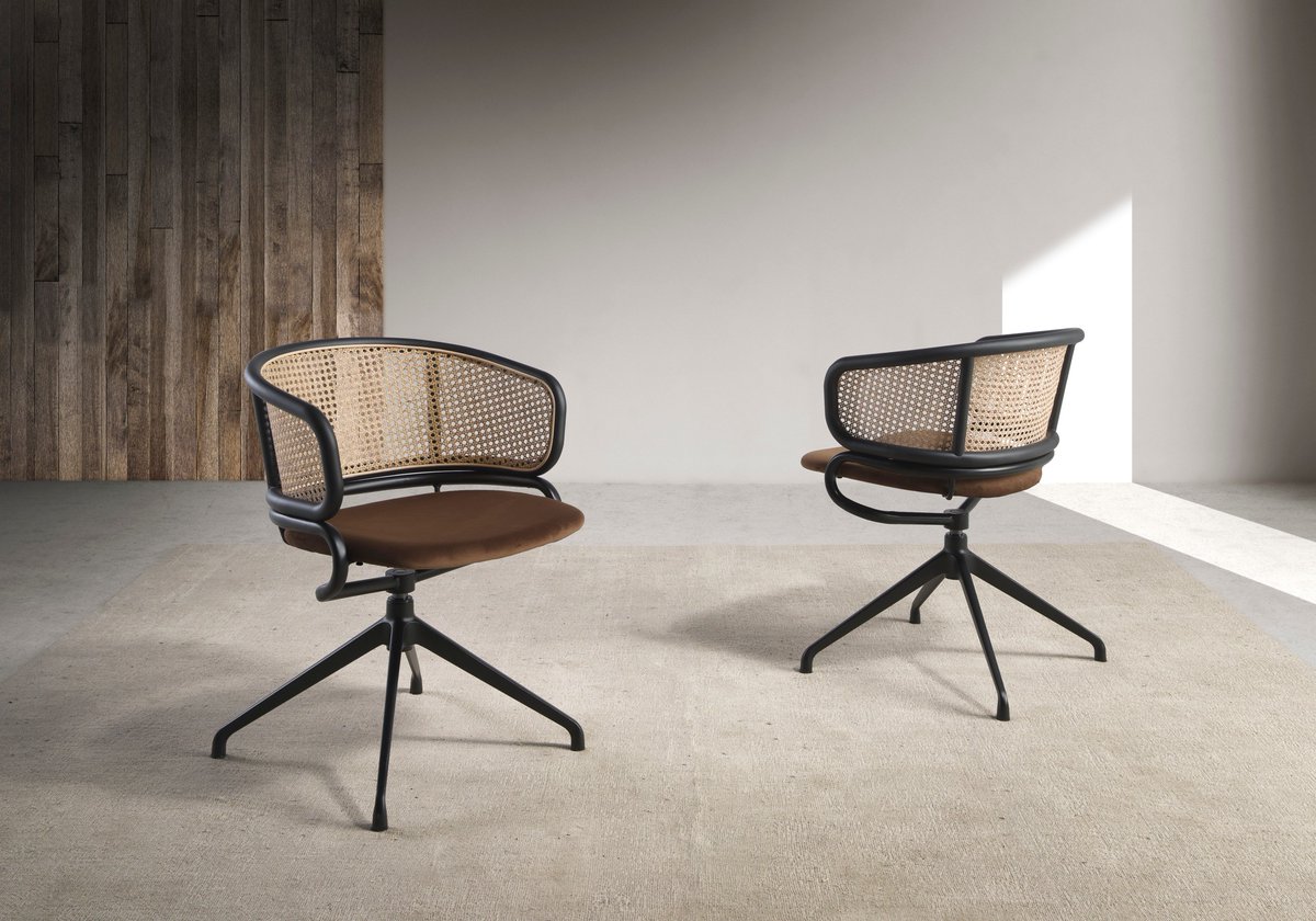 Rediseñando nuestros clásicos.

Después de más de 125 años en el sector del mueble, nuestro estilo y calidad nos define. La nueva colección aúna un estilo elegante con toques modernistas, destacando principalmente por su confort y calidad.