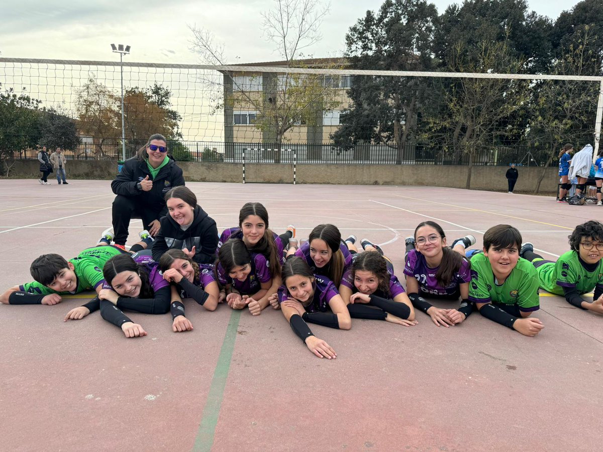ED_FundacionSMV's tweet photo. 🏐 | ¡Buen fin de semana de partidos para los equipos de #Voley!
🟩 Increíble actuación de nuestro #InfantilMixto de #LigaAFADE frente a Nueva Ola
#SomosEscuelaDeportiva https://t.co/VW4rVTkX2c