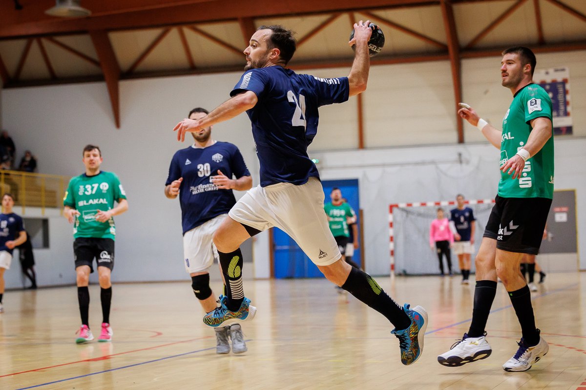 stnicolasdeport's tweet photo. [MATCH NANCY HANDBALL/SAARLOUIS] ce samedi avec une ambiance de feu au complexe sportif de #saintnicolasdeport pour ce match. @LucBinsinger a donné le coup d'envoi. Le Nancy handball a gagné ce match 49 à 36. Crédit photo : Daniel HAMANG. https://t.co/9QsyxGlbja