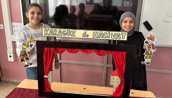 EtilerO's tweet photo. Etiler’de dönem sonu etkinliklerimizi gerçekleştiriyoruz. Amacımız son haftayı kazanımdan ziyade etkinliklerle, çocukların kendini en iyi ifade edebildiği oyunlarla geçirip acısıyla tatlısıyla sonuna geldiğimiz koca bir dönemin yorgunluğunu ve stresini atmak… @KarkamisMEM https://t.co/YGk2jv72u9