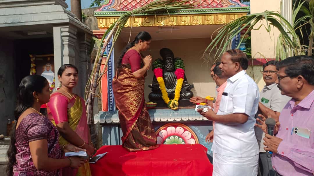 MlaVaralakshmi's tweet photo. திருவள்ளுவர் நாளையொட்டி இன்று (16.01.2024) மறைமலை நகரிலுள்ள அய்யன் திருவள்ளுவர் சிலைக்கு மாலை அணிவித்து மரியாதை செலுத்தினோம்.

மறைமலைநகர்  நகர மன்ற தலைவர் J.சண்முகம்,துணைத் தலைவர் சித்ரா கமலக்கண்ணன்,வார்டு உறுப்பினர்கள், திருவள்ளுவர் மன்றத்தை சேர்ந்த நிர்வாகிகள் , https://t.co/fGlnKOBp51