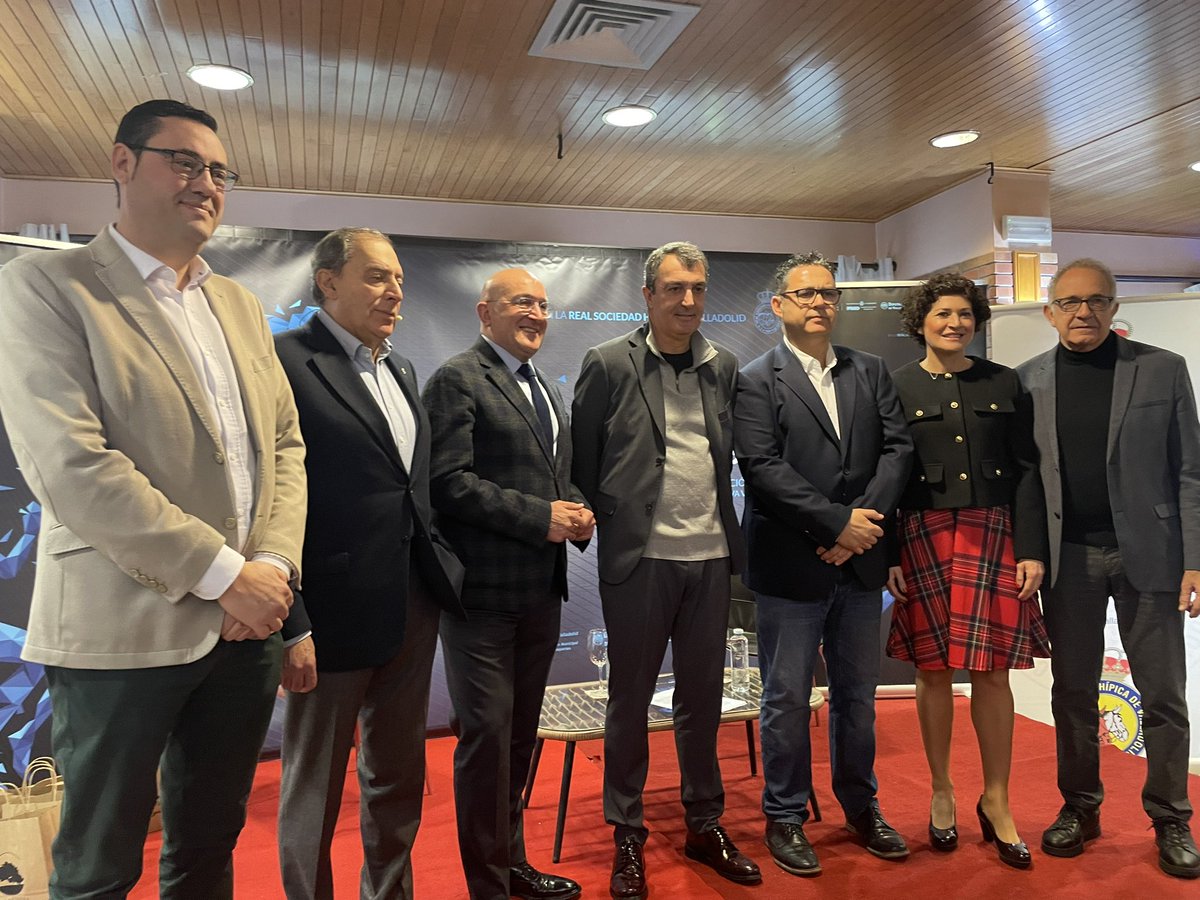 APDValladolid's tweet photo. Arranca el #DesayunoAPDV vinculado al ciclismo. Nos acompaña el director de @lavuelta Javier Guillén en @RSHipica_vallad https://t.co/TDUodU0Dhb