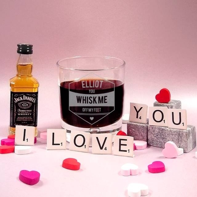 𝓥𝓪𝓵𝓮𝓷𝓽𝓲𝓷𝓮'𝓼 𝓓𝓪𝔂
So, with just over 4 weeks to Valentines Day, if you buy your loved one a gift, now is the time to be looking!
Here is a small selection of the personalised gifts we have on the website, all with that unique personalisation for your special one!