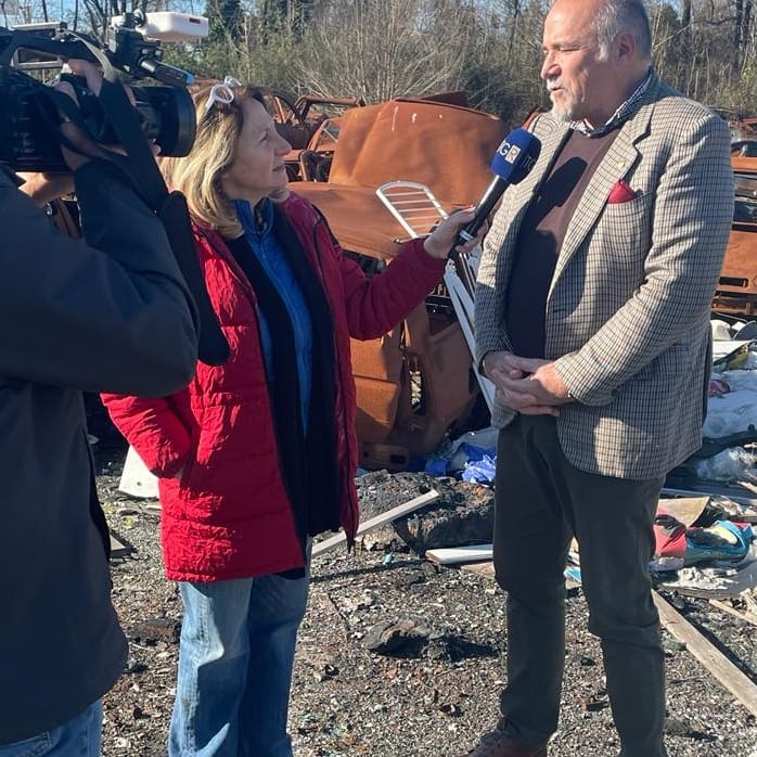 MarcoADoria1's tweet image. Una tonnellata di rifiuti per lo smaltimento costa  oltre 220 euro, per smaltire i rifiuti Speciali e Pericolosi il costo sale vertiginosamente l’intera filiera di raccolta riciclo e smaltimento vale milioni di euro Un affare che fa gola a molti soprattutto alle mafie
#marcodoria