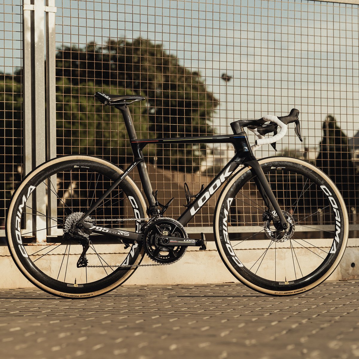 LOOK Cycle tweet media