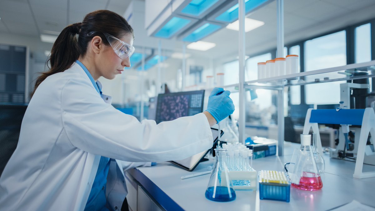 UniBarcelona's tweet photo. #RecercaUB | 📊 La #UniBarcelona ​​ha aconseguit prop de 1,7 milions d’euros de finançament del Ministeri de @CienciaGob.

🔬 Els fons serviran per finançar nou projectes d’R+D+I en col·laboració amb  empreses i entitats.

👉 https://t.co/7ZjJYOaCKq https://t.co/ALmYqMMVpt