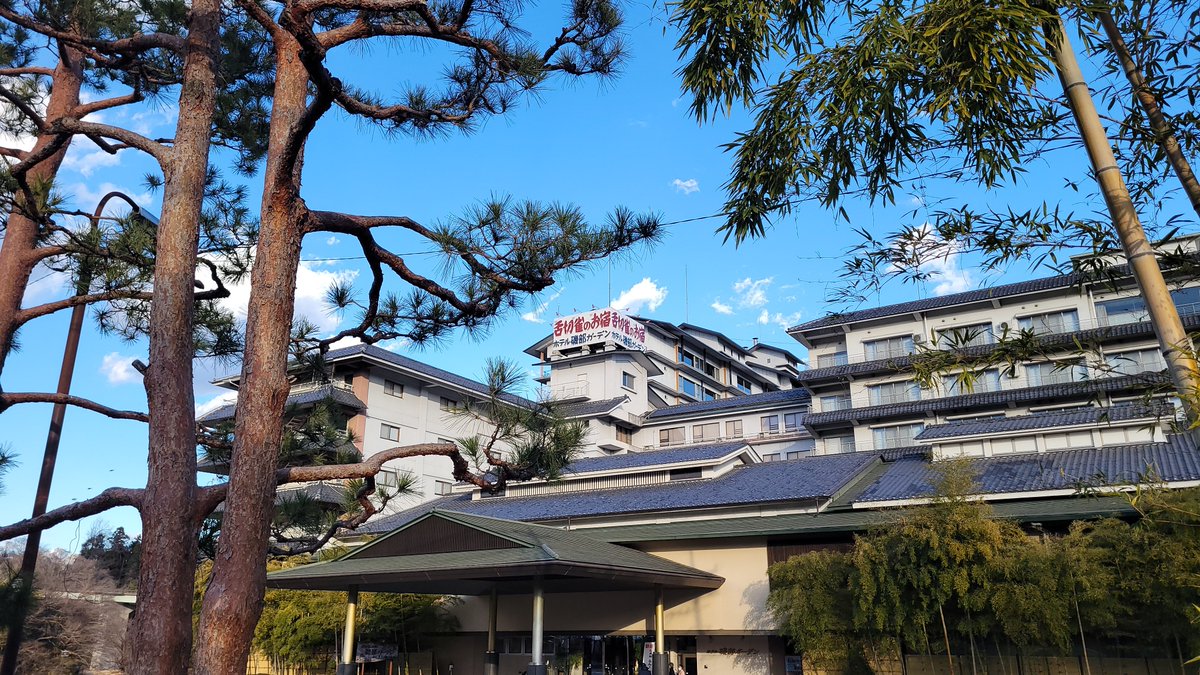 c4lanjp's tweet photo. 1月12日(金)～14日(日)にかけて行われた🖥️LANパーティ「LANらん♪群馬 in ISOBE」にC4 LAN実行委員会メンバーもお邪魔してきました！

会場のところどころで参加者の方が持ち込んだC4 LAN関連グッズを発見したので記念にアップしておきます🤩

#LANらん群馬 #C4LAN https://t.co/2qWlAYEWki