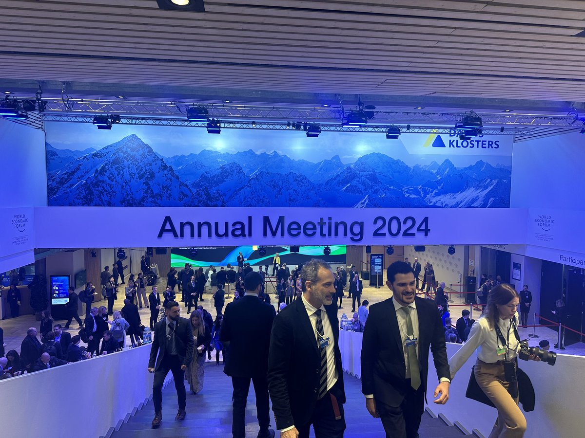 Mae Anna Chokr tweet media