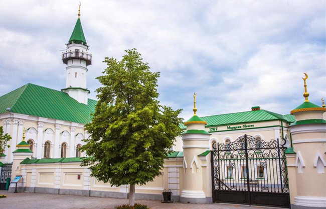 uatcnews's tweet photo. Step back in time and explore the historic Tatar settlement in Kazan, Russia. 🇷🇺Tatars are the second largest ethnic group in Russia. The streets here are adorned with colorful Islamic mosques, each telling a tale of historic and cultural splendour. #BornForAdventure https://t.co/LNvmJj3RdW