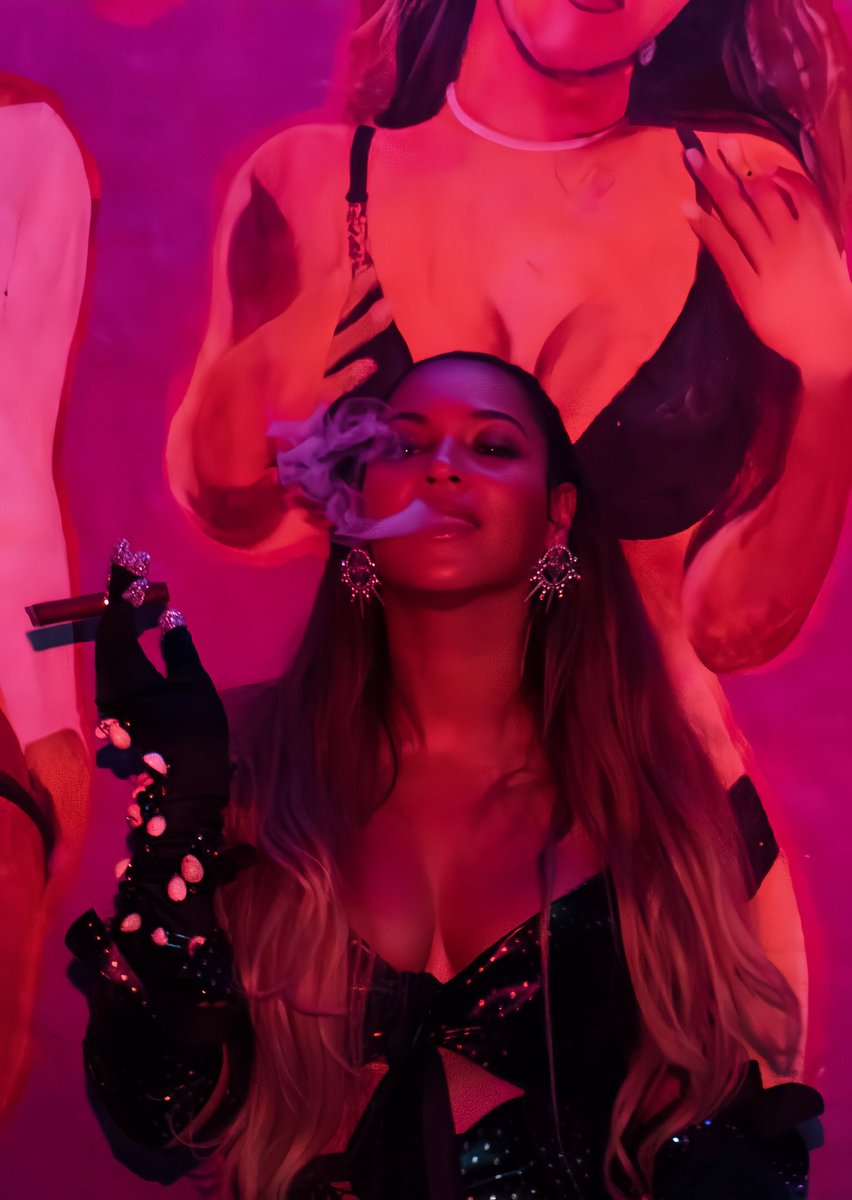vaultofbeyonce's tweet photo. On The Run II Tour Book | 2018 https://t.co/gYekt02uDm