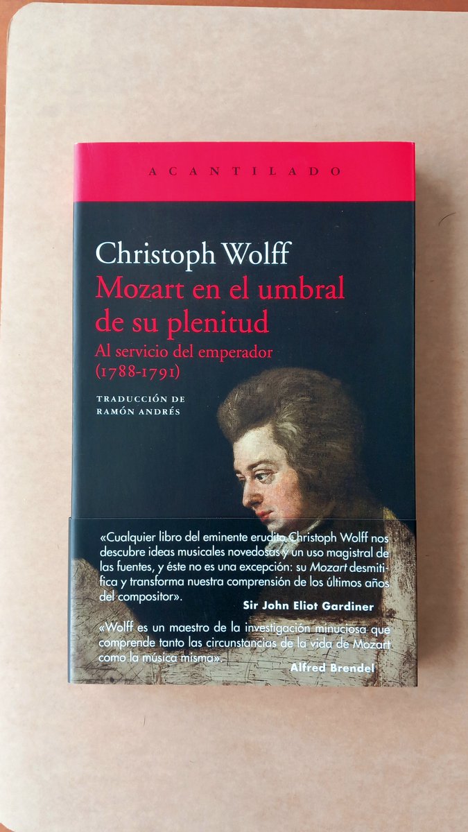 Si la vida de Beethoven fue una lucha contra la sordera, la de Mozart lo fue contra el tiempo. ¡Tanto en tan poco! Al igual que ya hizo Landon, Wolff vuelve su mirada a los últimos y densos años del compositor. Reseña en mi blog: tinyurl.com/5dycn2xa  <a href="/Acantilado1999/">Acantilado</a>