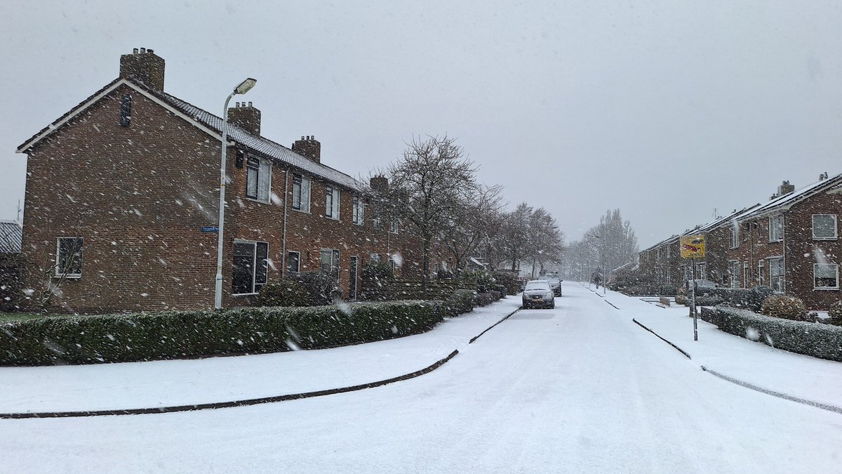 Flinke sneeuwbui in Anjum rond 10:30 ☃️❄️ #sneeuw 
<a href="/janvissersweer/">JAN VISSER</a> <a href="/WilliamHuizinga/">William Huizinga</a> <a href="/StormchaserNL/">Wouter van Bernebeek</a> <a href="/BuienRadarNL/">Buienradar</a>