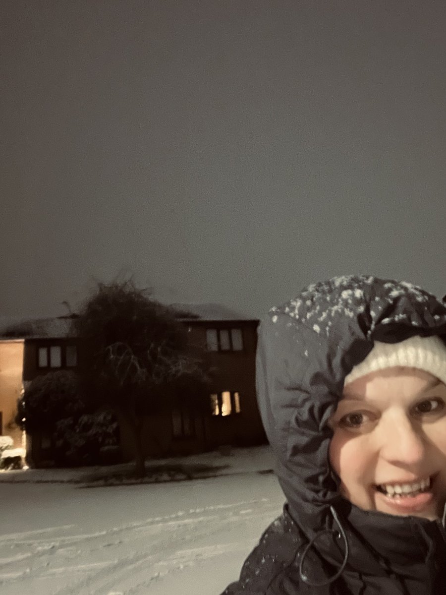 standing_space's tweet photo. 🌨❄️ Good morning from Warrington!
 
Our studio view is transformed into a winter wonderland, with a blanket of snow creating a picturesque scene. 

Wishing everyone safe travels and a cosy day ahead. Jess took a moment to capture the beauty during her morning walk! https://t.co/gYdWPiud1v
