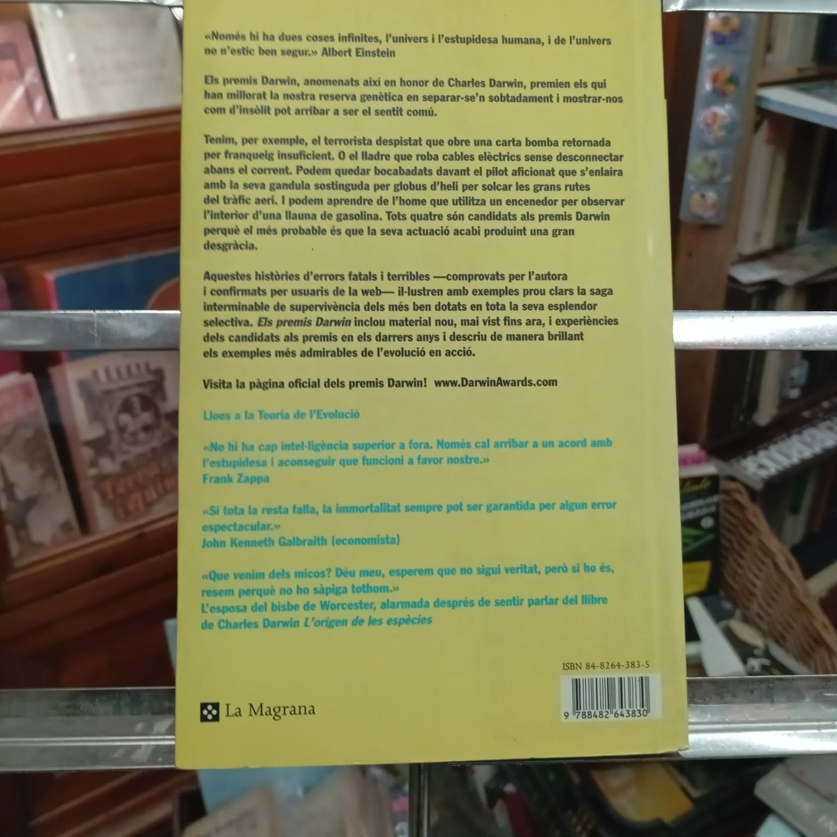 LlibreDelPalau's tweet photo. Els premis Darwin. La Magrana. #llibredeldia #librodeldia #livredujour #bookoftheday #objectes #disseny #humor #sociedad #llibres #libros #books #llibresegonamà https://t.co/SaLWBcm7xl