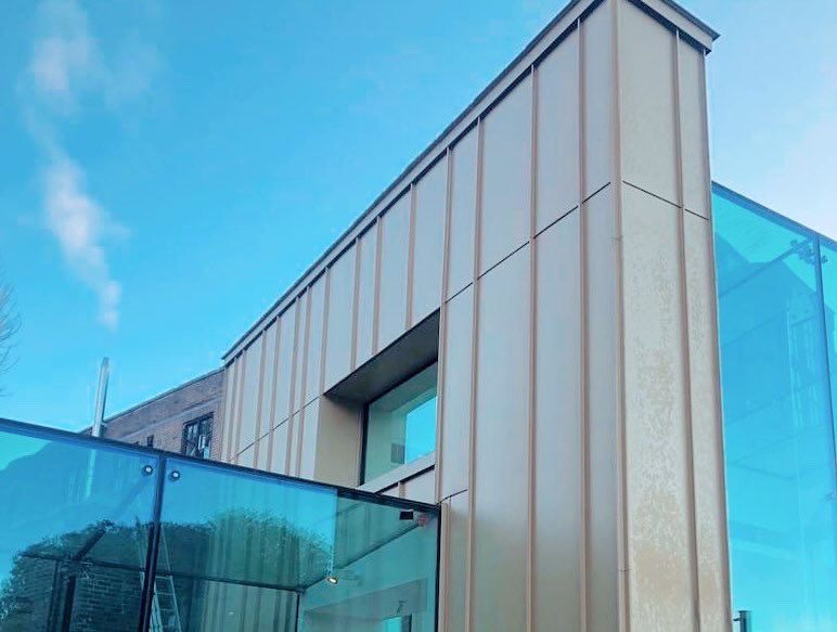 salmon_group's tweet image. 🏫 Bradfield College, Reading
.
.
🔸 #Elzinc Rainbow Gold Cladding Including Substrate 
🔸 PC: @FelthamCLtd 
🔸 Architect: #SquiresandBrown
🔸 Supplier: @ALM_ALMHM , @Celotex , #Fixfast 
.
.
#Roofing #Cladding #Zinc #Design #Architecture #Gold #Education 
salmonsolutions.co.uk