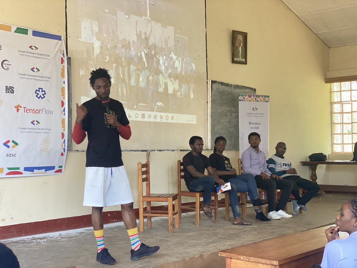 JamboWorld's tweet photo. #SST10 #ScienceIsFun 
Si vous attendez que le gouvernement de la RDC🇨🇩 fassent des choses pour vous dans les domaines des Sciences et Technologies ce que vous allez attendre longtemps et vous n’irez nul part.
🎙️dit @AmaniBisimwa4 devant les étudiants de ISP-Bukavu lors de #SST10 https://t.co/5MUDNYOxie