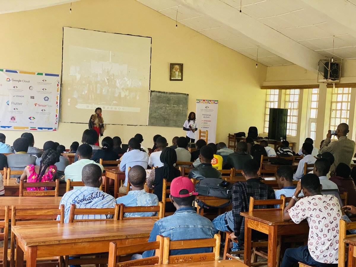 JamboWorld's tweet photo. #SST10 #ScienceIsFun 
Si vous attendez que le gouvernement de la RDC🇨🇩 fassent des choses pour vous dans les domaines des Sciences et Technologies ce que vous allez attendre longtemps et vous n’irez nul part.
🎙️dit @AmaniBisimwa4 devant les étudiants de ISP-Bukavu lors de #SST10 https://t.co/5MUDNYOxie