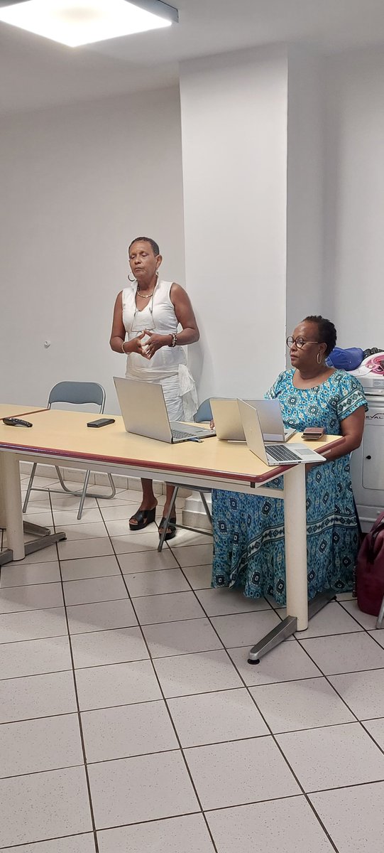 dap971's tweet photo. La Direction de la Retraite et des Données Sociales et le Service Action Sociale Vieillesse de la CGSS de Guadeloupe et de Saint-Martin ont informé les salariés de la @cliniquelaviolette sur la #retraite et les aides disponibles.

#accompagnement #cgss971 #prévention #guadeloupe https://t.co/13OLkYnxth