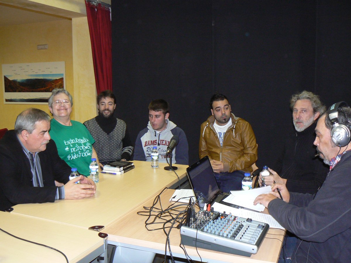 elcharolito's tweet photo. Con el recuerdo de Anita Sirgo (y también de Aníbal Vázquez), recordamos la radiografía sonora del año 2013 en las comarcas mineras de León y Asturias. Era la nada.

#RadioMinera, #podcast: 

🎙️https://t.co/6v9JaUH6xh https://t.co/ttwqPLFzIy