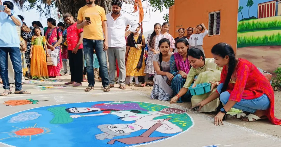 DrBogashravani's tweet image. ఈరోజు ధర్మపురి నియోజకవర్గం నేరెళ్ల గ్రామంలో సంక్రాంతి పండుగ సందర్భంగా నిర్వహించిన ముగ్గుల పోటీ కార్యక్రమంలో ముఖ్య అతిథిగా పాల్గొని విజేతలకు బహుమతులు అందించడం జరిగింది.

#sankranthimuggulu #Sankranthi2024