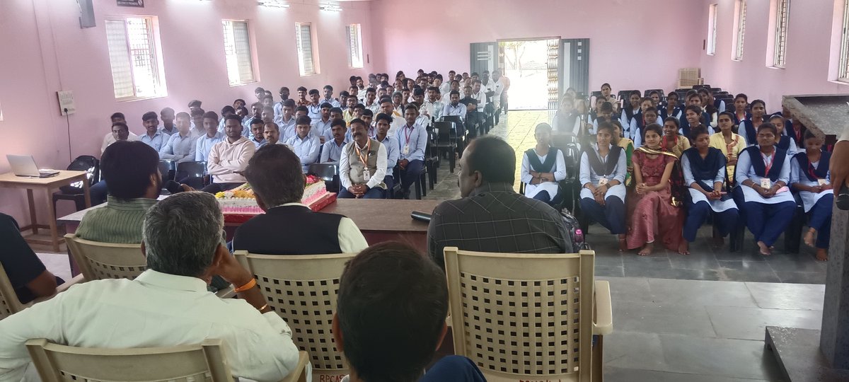 scienceangar's tweet photo. बाबुराव पाटील महाविद्यालयात मा.अजिंक्यराणा पाटील साहेब यांचा वाढदिवस विविध उपक्रम व स्पर्धा घेऊन साजरा
@AjinkyaranaNCP https://t.co/znT9JuoD40